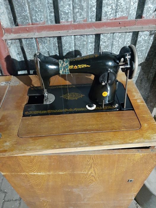 Швейная машина ножная