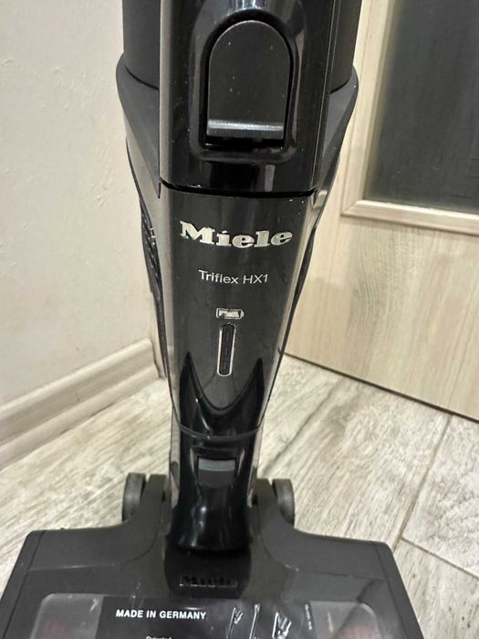 Безкабелна акумулаторна прахосмукачка Miele Triflex HX1 Facelift SMUL1