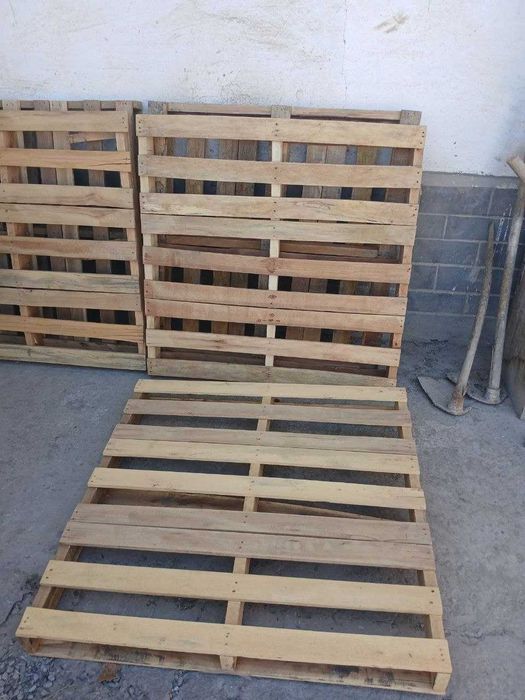 Продаются деревянные поддоны б/у с размерами 105х105х10 см