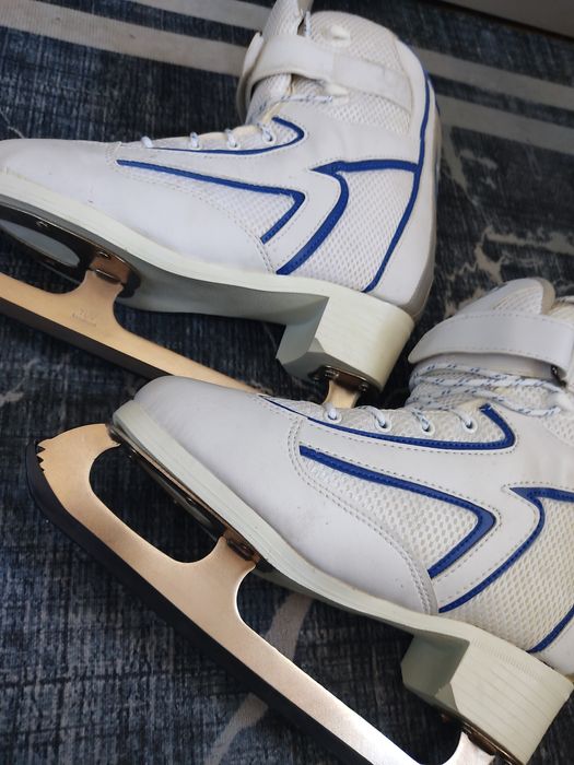 Продам фигурные коньки
