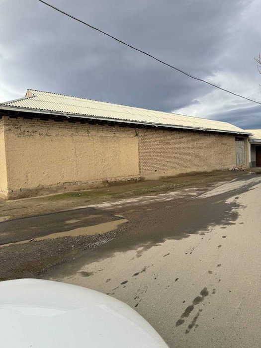 Uy sotiladi (10 sotix)