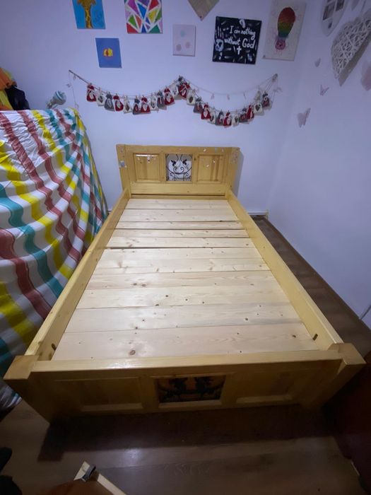 Vand pat din lemn masiv