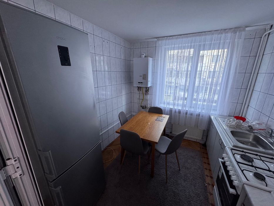 Închiriez apartament 2 camere