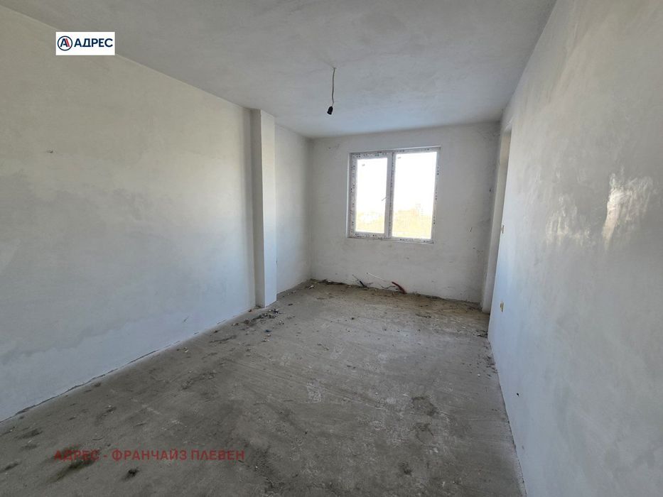 Продава се Тристаен апартамент в Плевен, Дружба 2 - 112 кв.м за 774 €/кв.м - Снимка #2