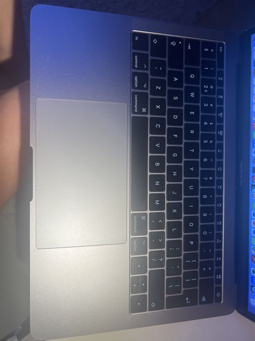 Macbook  pro A1708
