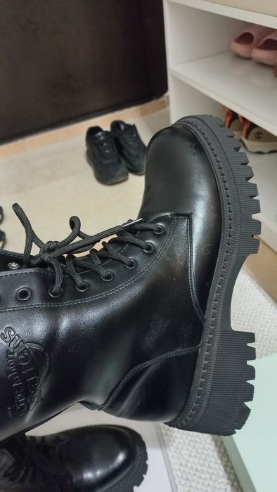 Продам женскую обувь.