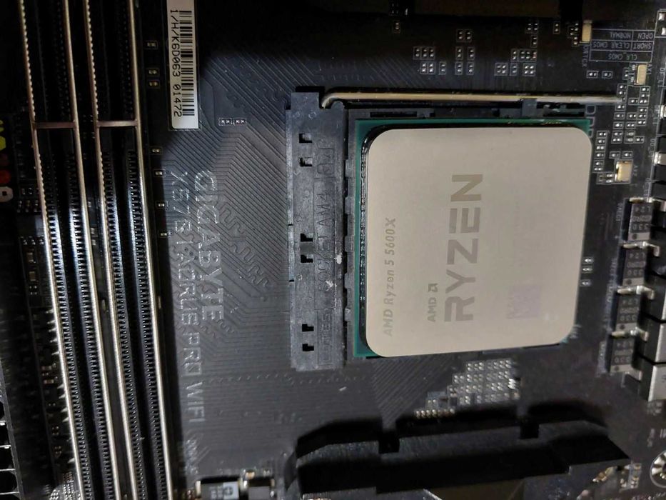 AMD Ryzen 5 5600X + Gigabyte X570i Aorus Pro Wi-Fi