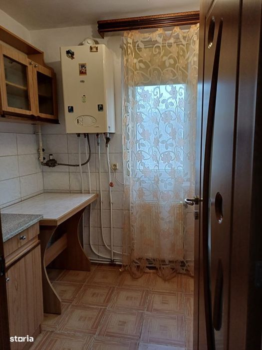 Vand apartament cu 2 camere decomandate