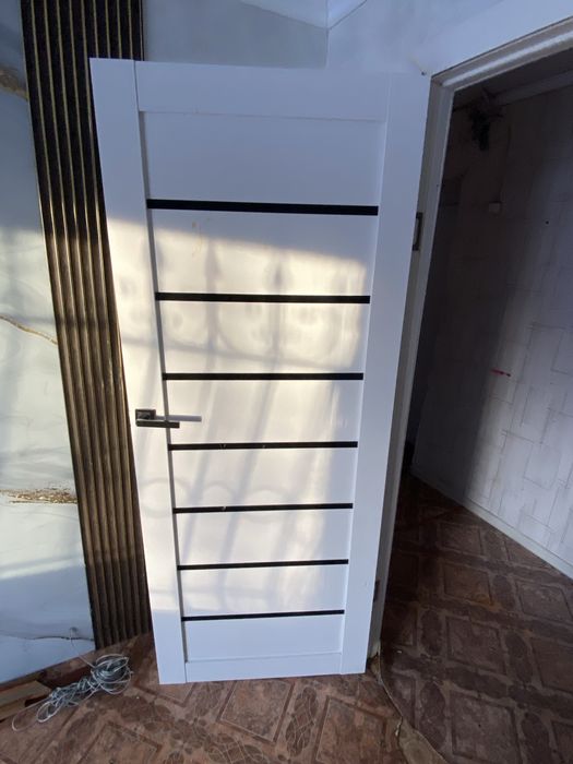 Продам бу кухоный гарнитур меж двери