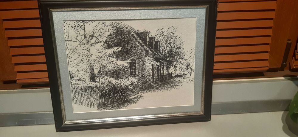 Гоблени, ушити и рамкирани.