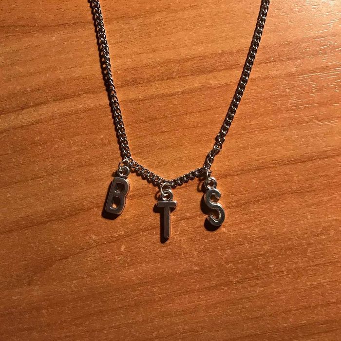 Кулончик BTS для девчонок