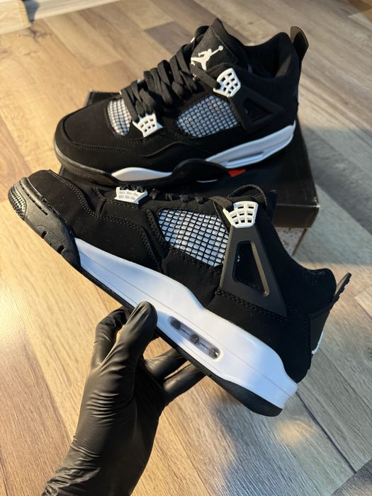 Jordan 4 White Thunder, urgent!
