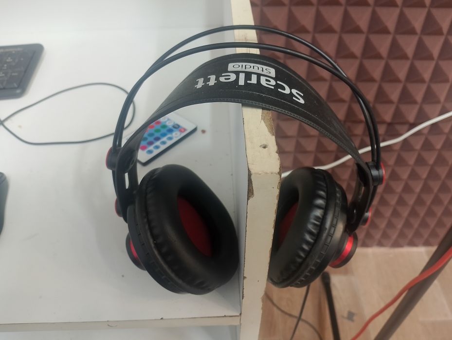 Комплект Focusrite 2i2 для студия звукозаписи