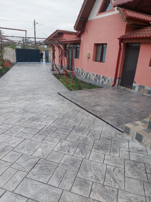 Executam lucrarii de beton amprentat si vertical  în  toata România.