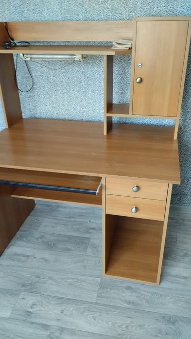Продам компьютерный стол
