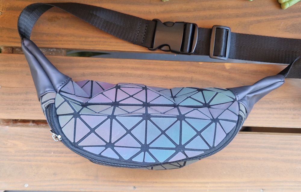 Чанта през кръста