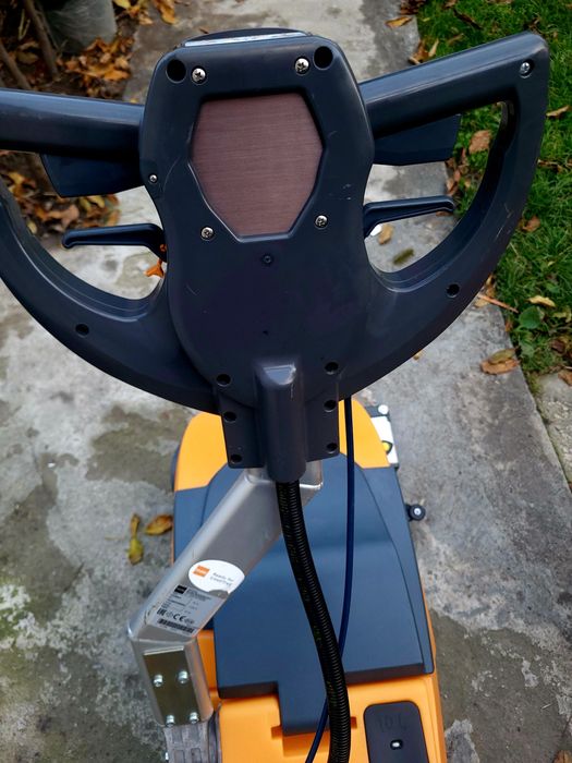 Masina pt pardoseli / Taski 350