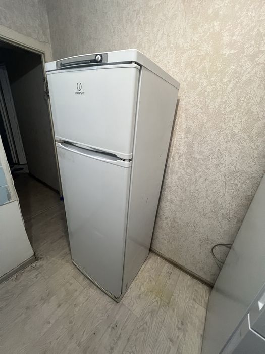 Холодильник Indesit б/у
