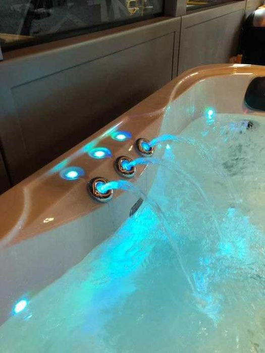 Джакузи СПА-бассейн для двора и дачи. Jakuzi vanna SPA basseyn