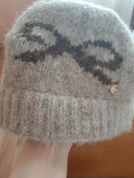 Женская шапка вязанная