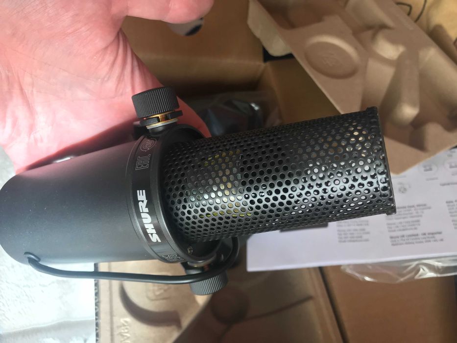 Microfon Shure SM7B + Booster + Cablu Roland (noi, originale)
