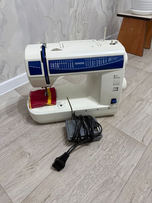 Продам швейную машину