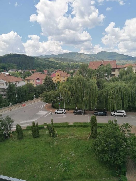 Vand/Închiriez apartament 3 camere Comanesti BC str Girlei bl T14
