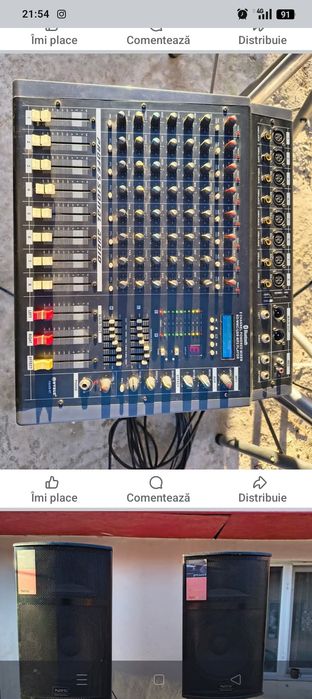Boxa cu statie și microfon
