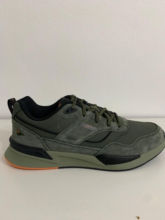 Продаются мужские кроссовки