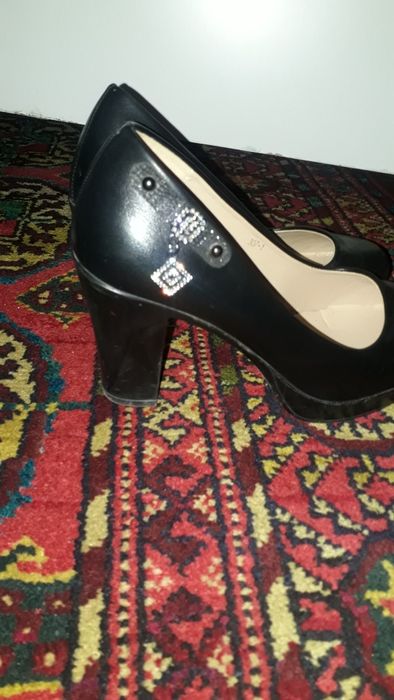 38 razmer tufliy satiladi