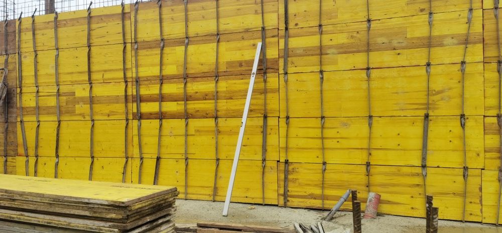 Construcții la rosu