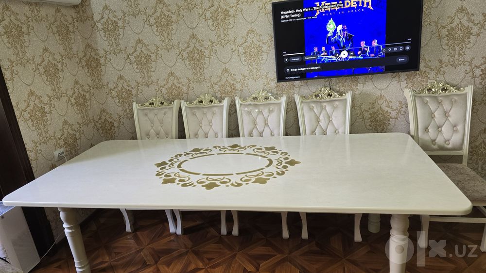 Стол и 12 стульев