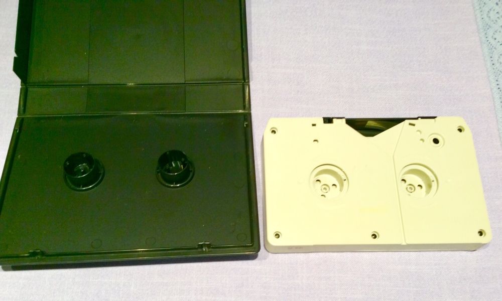 кино - видео - касета - с размери 13,5 см /  22 см  / 3 см