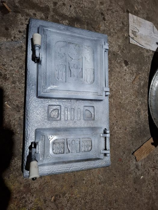 Usa soba dubla cu cenusar