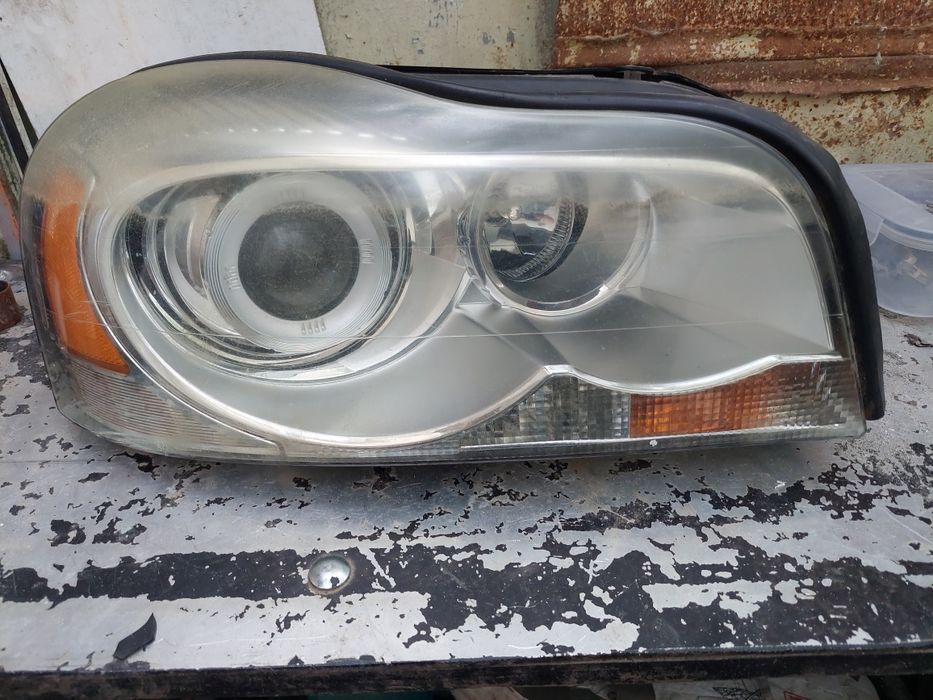 Far dreapta xenon Volvo XC 90 Anglia cod 3127048 RHD