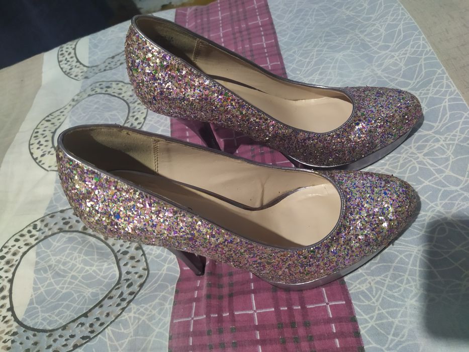 СРОЧНО Продаются туфли с блёстками (Россия) срочно