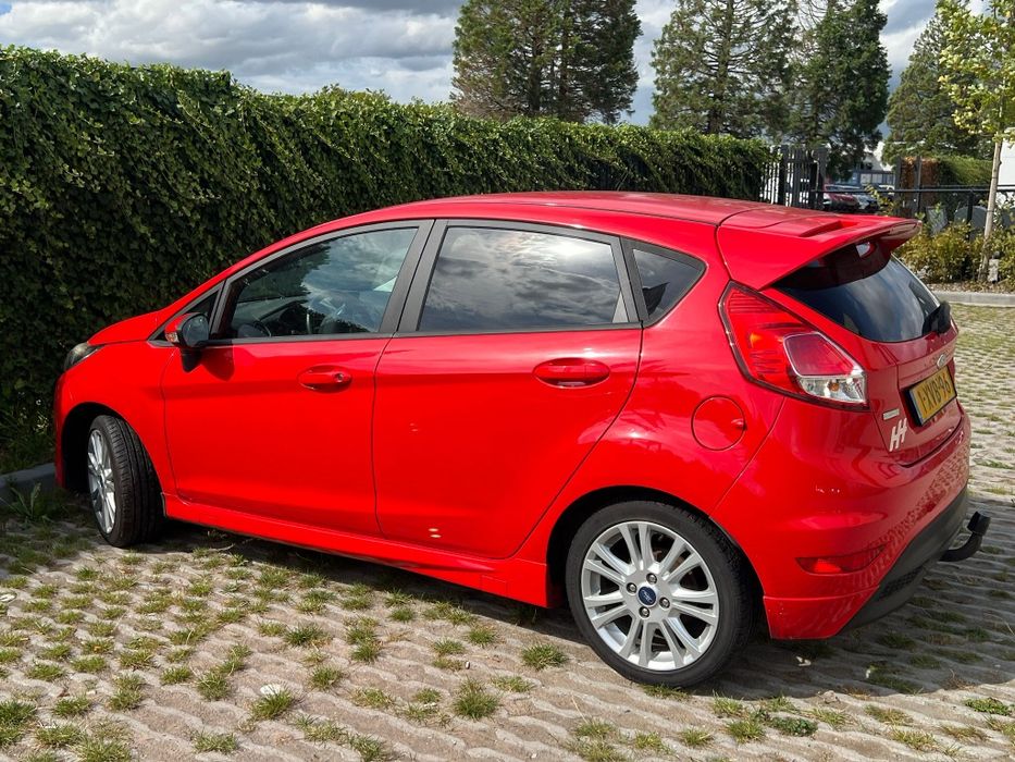 Urgent Ford fiesta ST 2015 ST  azi