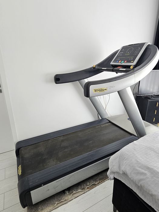 Рециклирана бягаща пътека Technogym Excite Run 900, LED дисплей