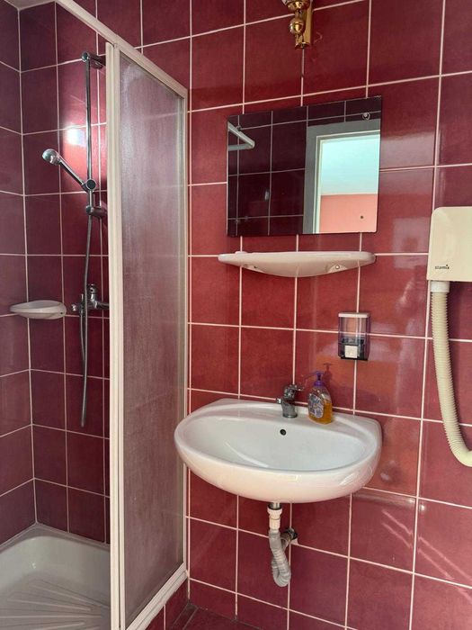 Închiriez cameră cu baie proprie, în complex studențesc