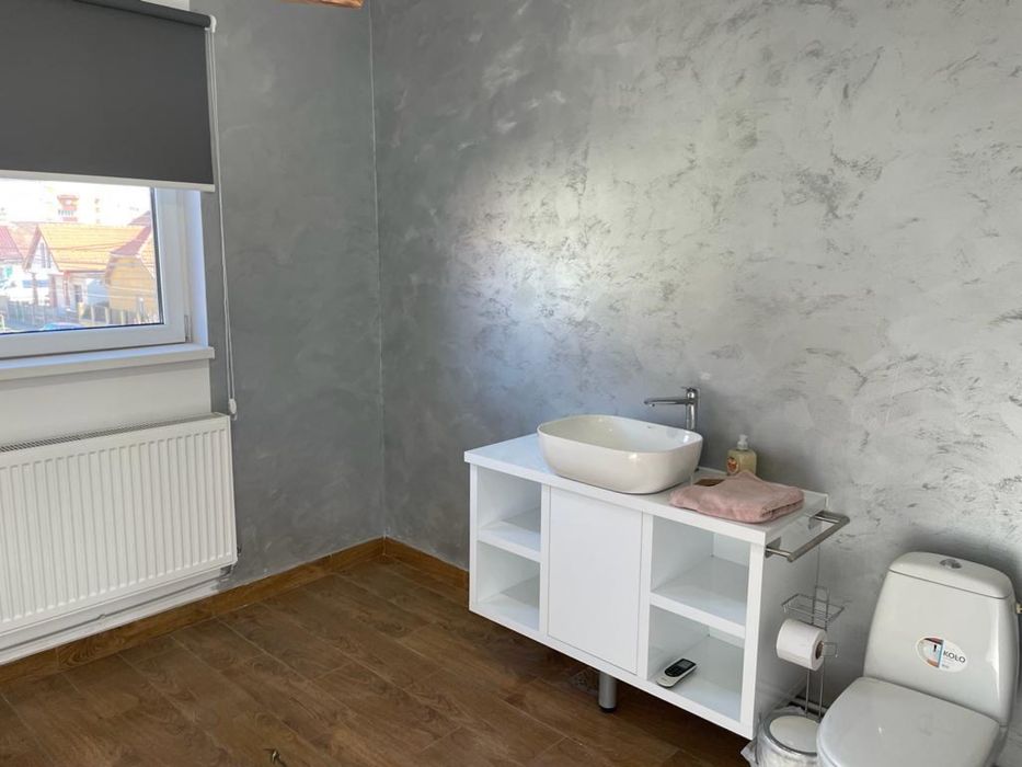 Spatiu comercial, vad intens, vitrine, utilitati, parcari, 130 mp