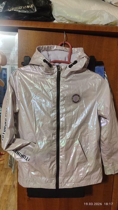 Куртки для девочки весенняя и зимняя.