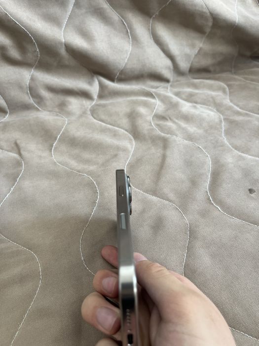 Apple iPhone 16 Pro - Natural Titanium