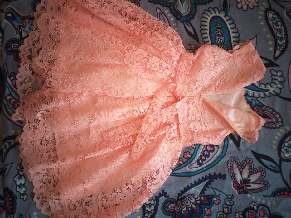 Продам праздничное платье.