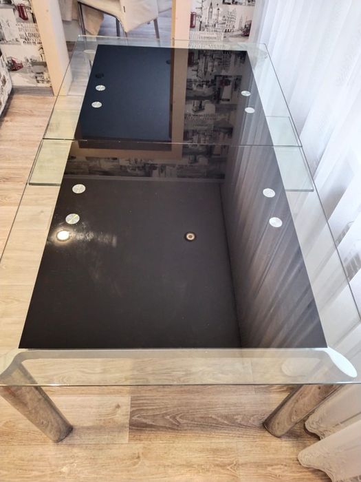 Продам стеклянный стол