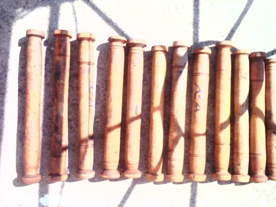 Чекрък за предене на вълна от 1937г,2 вретена и 4 бр.масури с размери