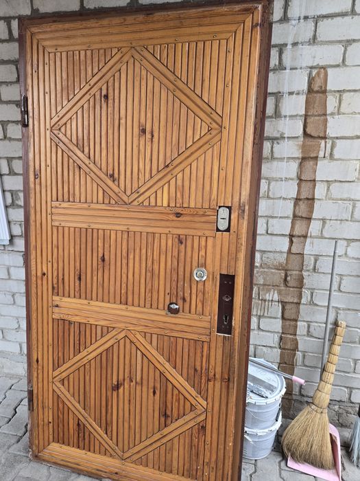 Продам мет. дверь (бу)