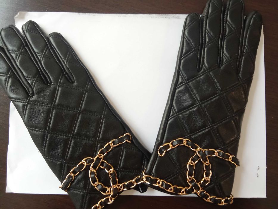Кожени ръкавици Shanel,M - 90 евро.