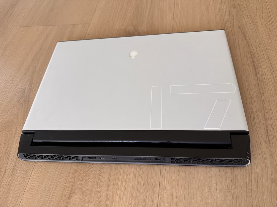 Alienware m17 R3 | i9-10980HK | RTX 2070 Super 8GB | 32GB RAM | 1.5TB SSD | 144Hz