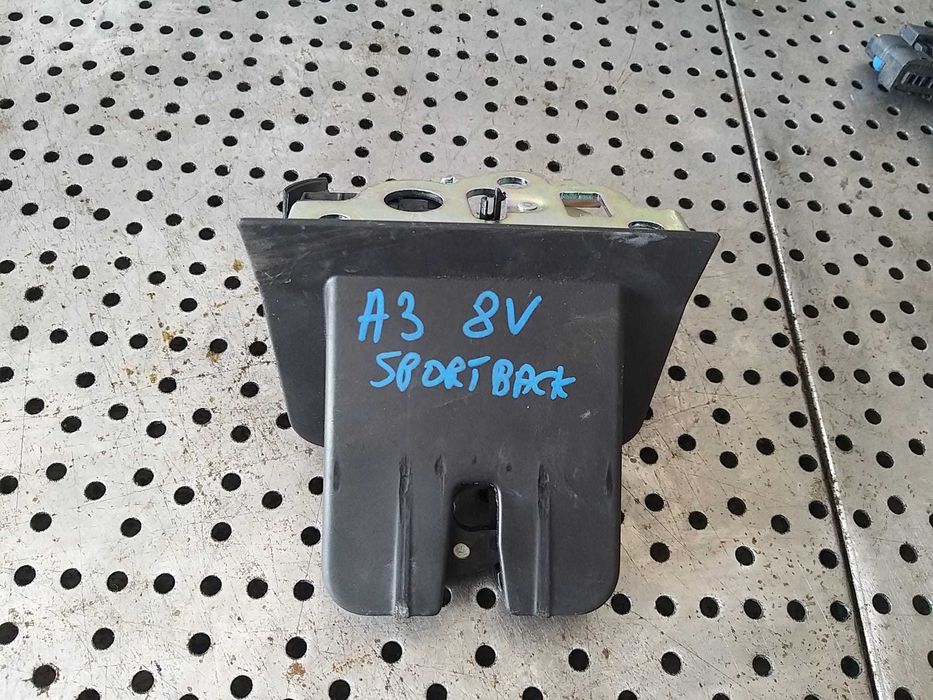 Broasca haion audi a3 8v sportback 8r0827505a