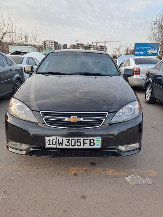 Ласетти 2012 автомат жентра килинган нахт ва вариантга  берилади